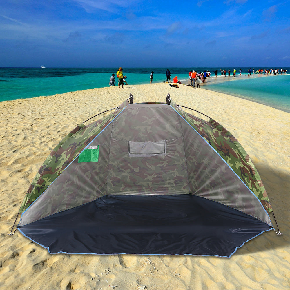 Tienda de campaña práctica para aire libre en la playa con sombra