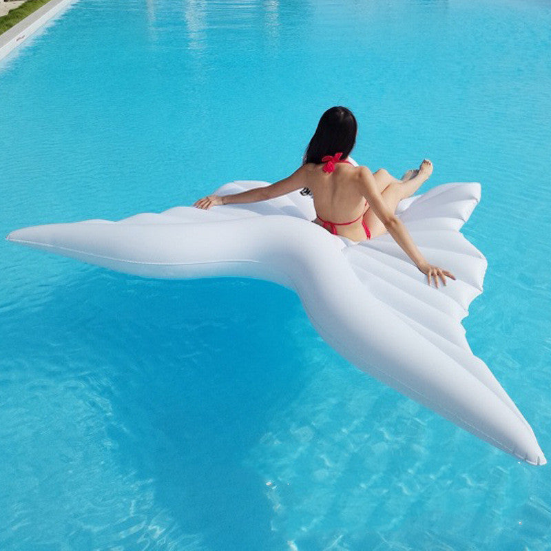 Colchoneta hinchable con alas de ángel gigantes para piscina